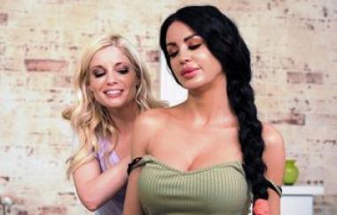 Charlotte Stokely, Jamie Michelle - Repaying The Favor - Allgirlmassage