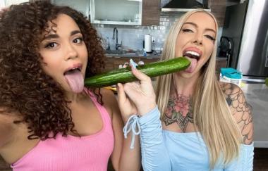 Willow Ryder, Cassidy Luxe - Baking With Babes